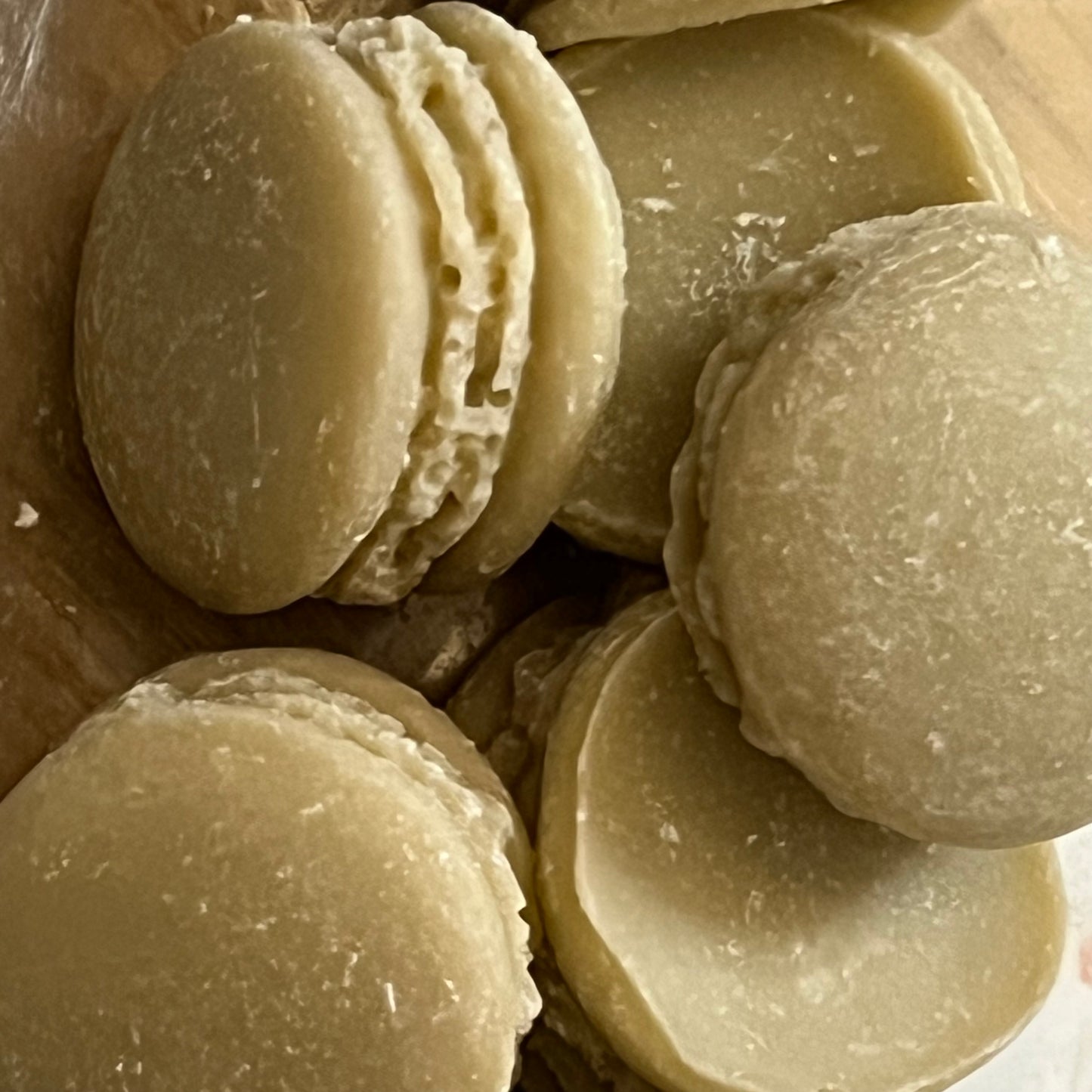 1 Duftwachs Macaron - Fire Roasted Chestnut / Feuergeröstete Kastanie