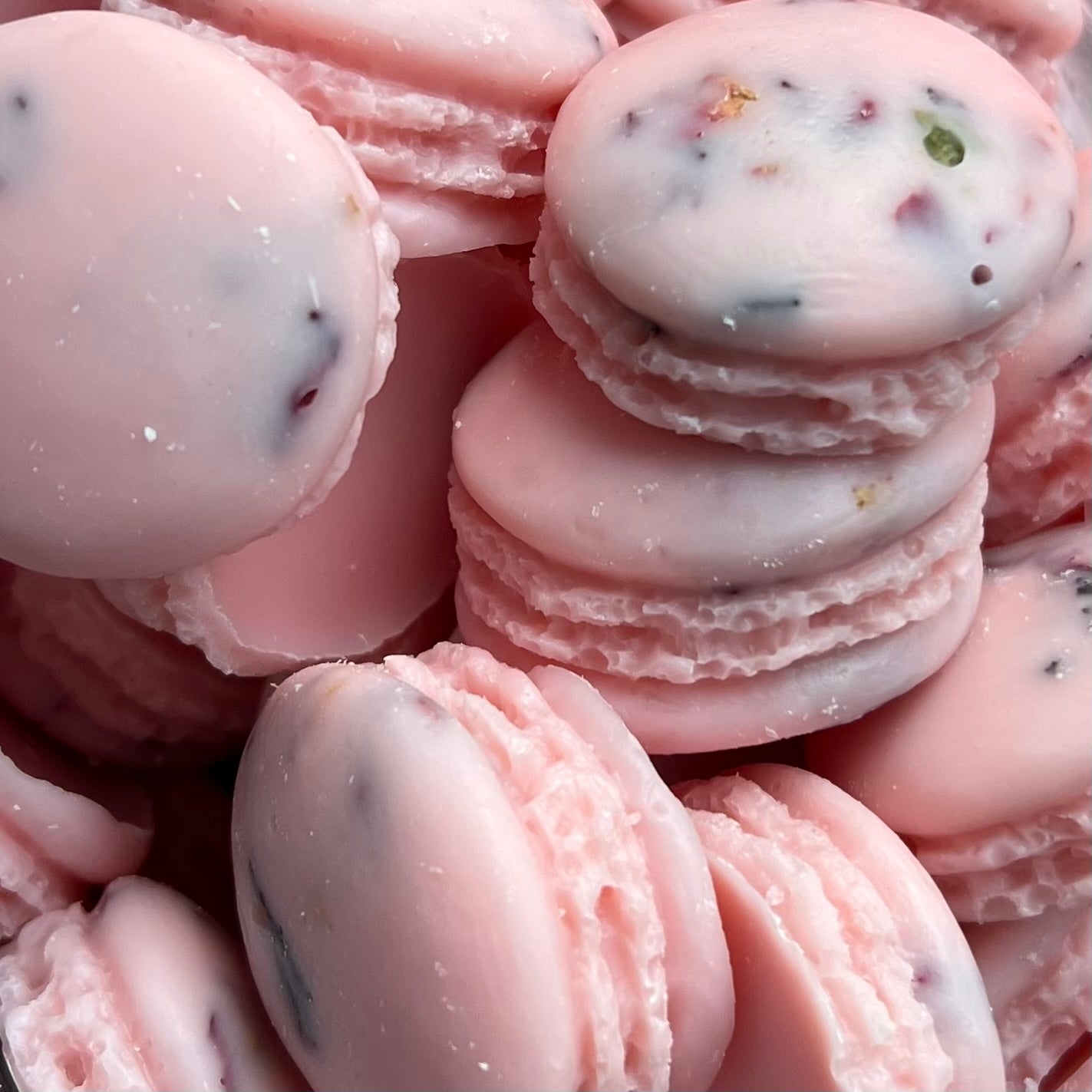 1 Duftwachs Macaron - CK One Type mit Rosenblüten