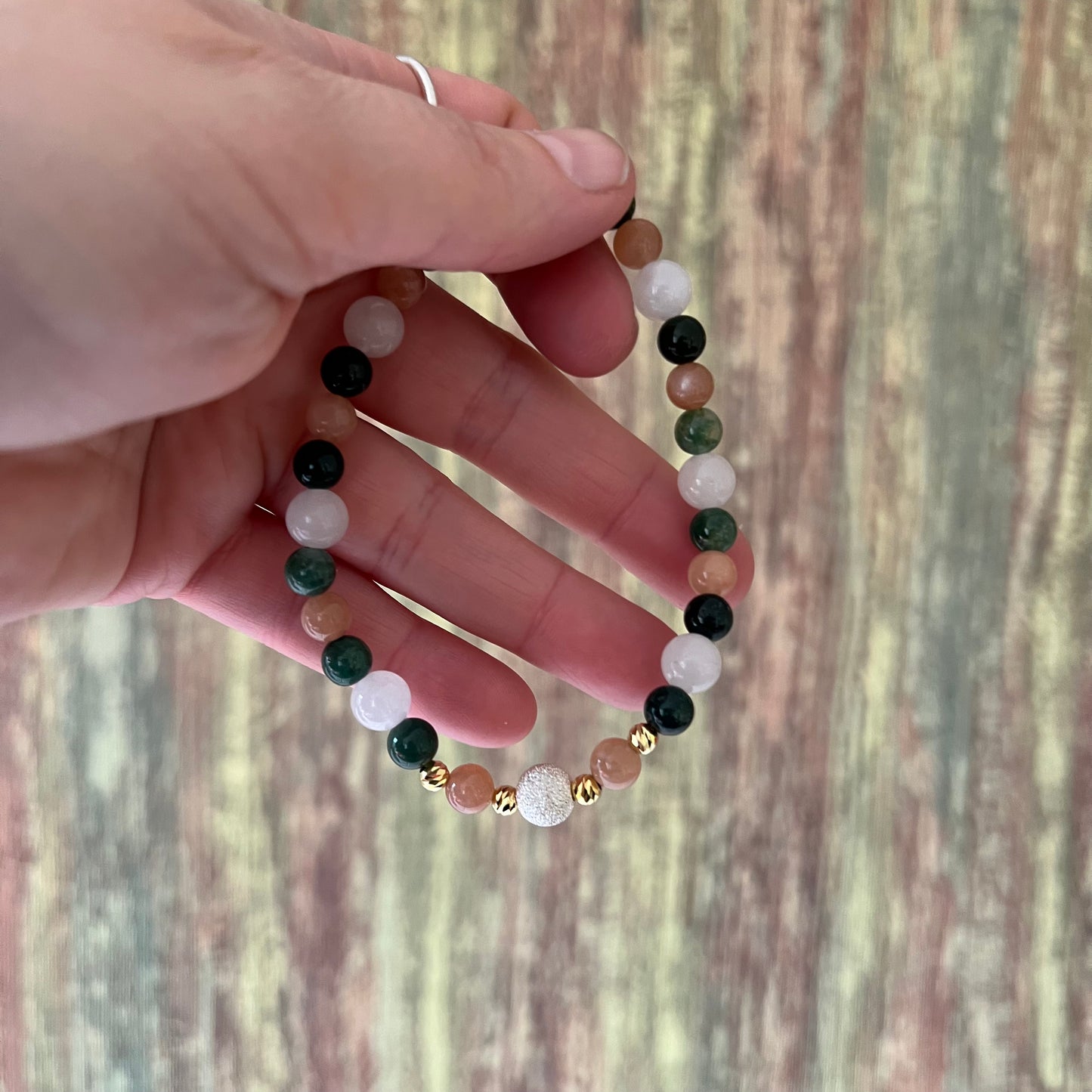 Mondglanz & Sonnenlicht – Edelsteinarmband mit Mondstein, Sonnenstein, Moosachat und Silberakzenten - Armband