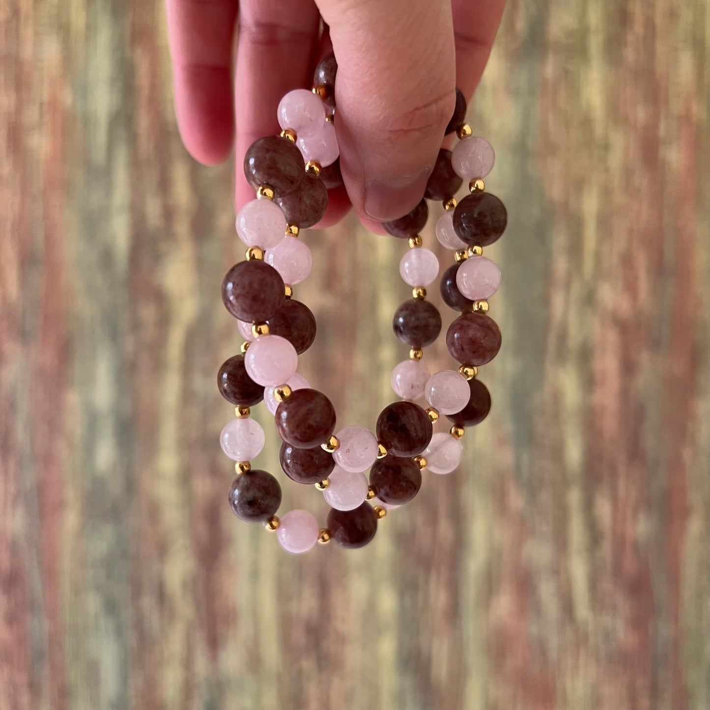 Rosenquarz & Piemonit-Armband mit vergoldeten Silberperlen