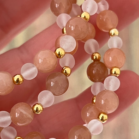 Sonnenstein & Bergkristall-Armband mit vergoldeten Silberperlen