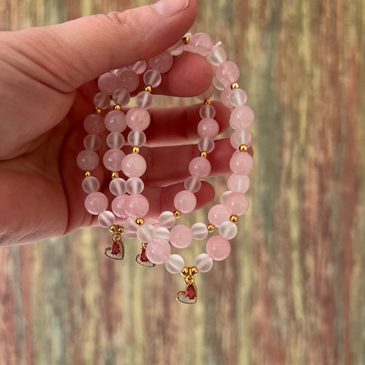 Inspiriert von Sailor Moon - "Chibiusa" - Rosenquarz & Bergkristall-Armband mit 1 Herz-und 1 Tropfenanhänger