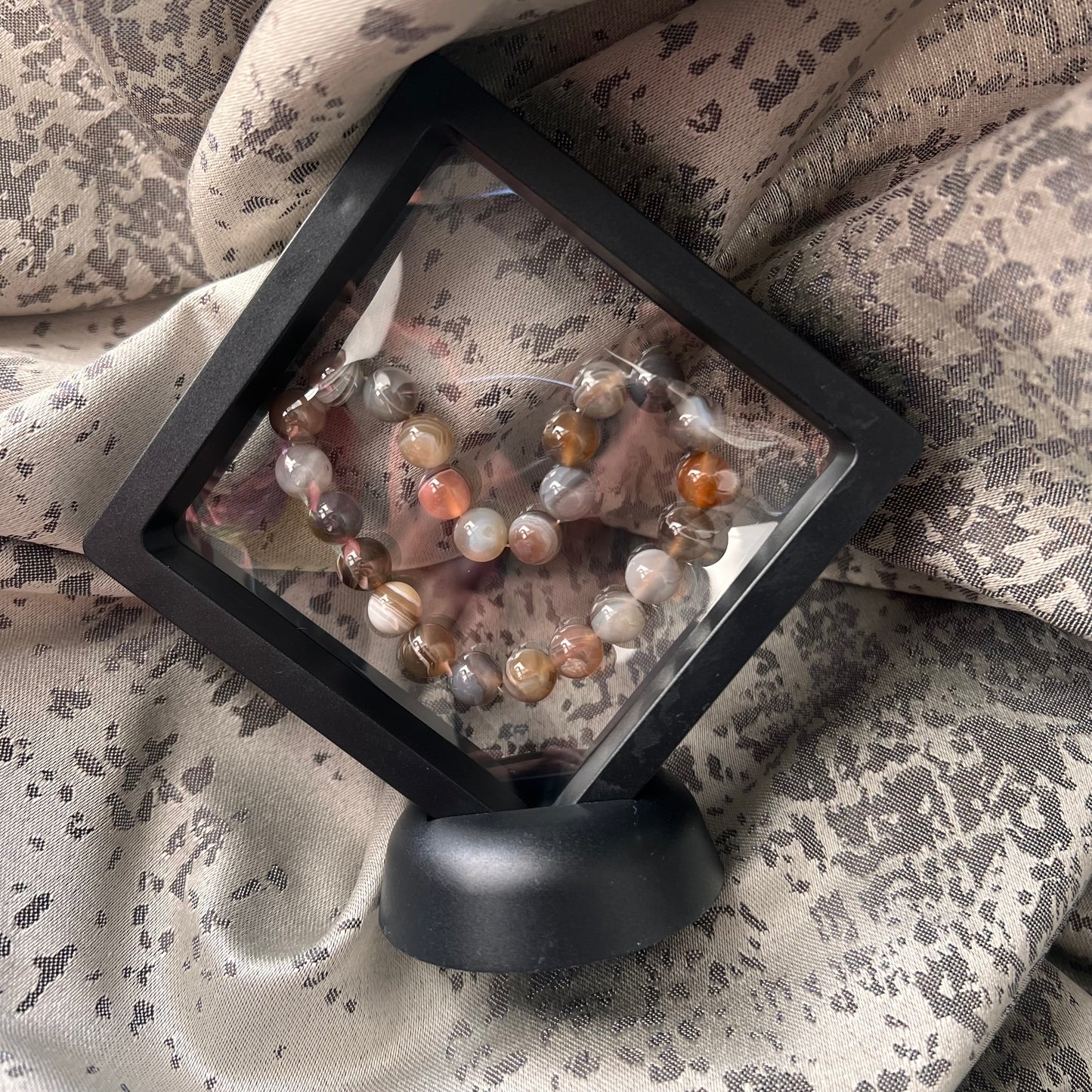 Schwebender Präsentationsrahmen 9×9 cm – für Edelsteine & Armbänder