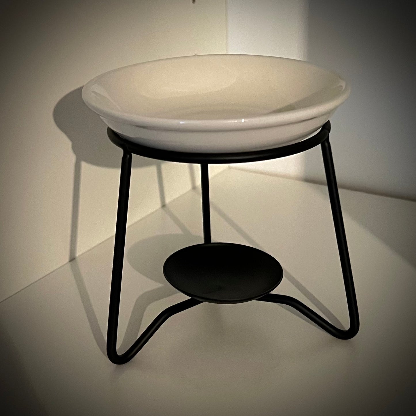 Duftlampe / Wachsschmelzer "schwarz" mit Keramikschale / hoch