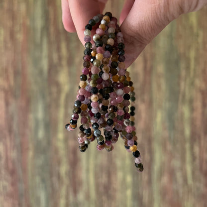 Regenbogen-Turmalin – facettierte 4 mm, 18 cm - Armband