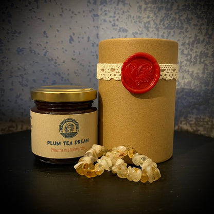 Geschenkset "Perlen der Natur" mit 1x PLUM TEA DREAM Fruchtaufstrich 100 Gramm und 1x ein Rutilquarz Splitterarmband
