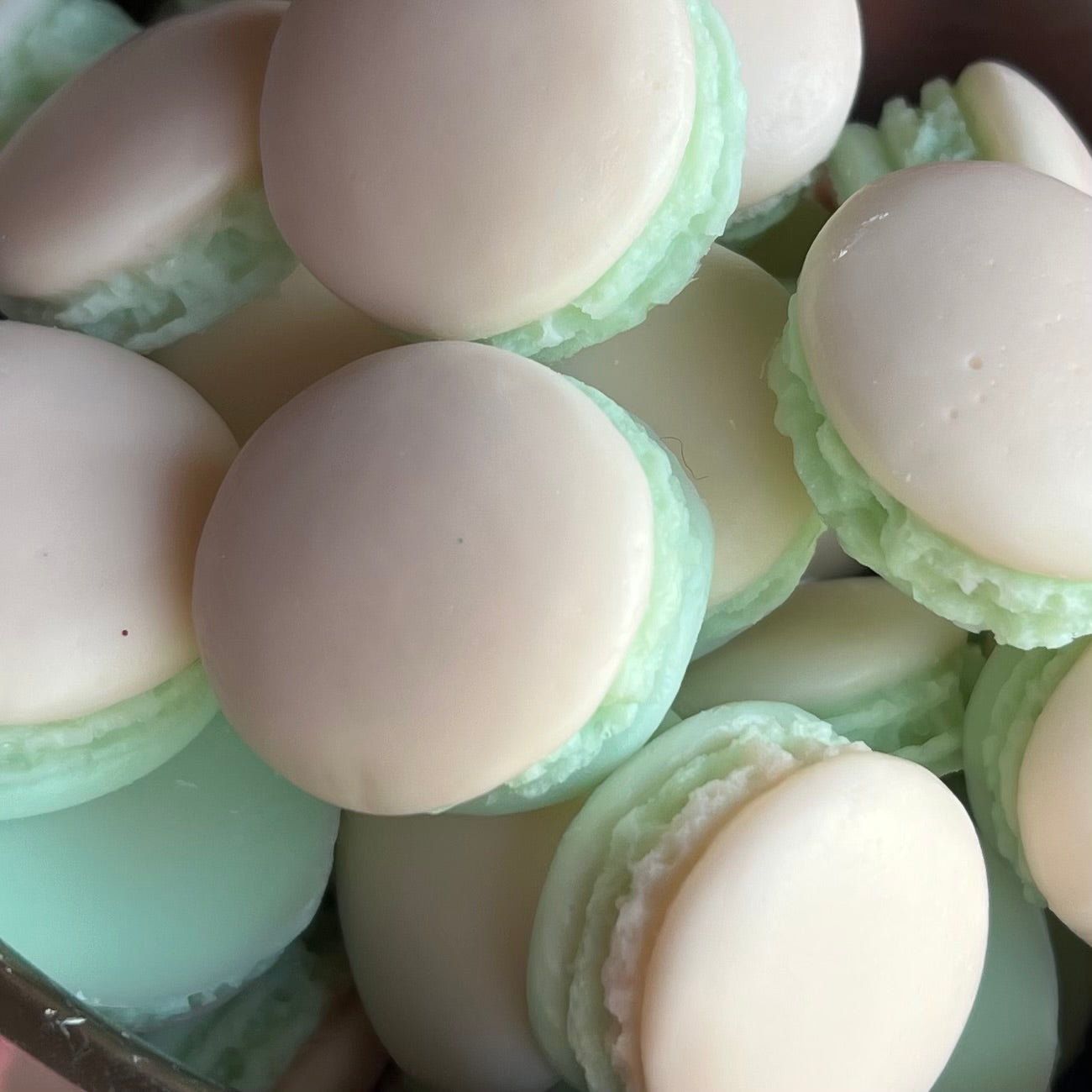 1 Duftwachs Macaron - Peppermint Candy Canes / Pfefferminz-Zuckerstangen