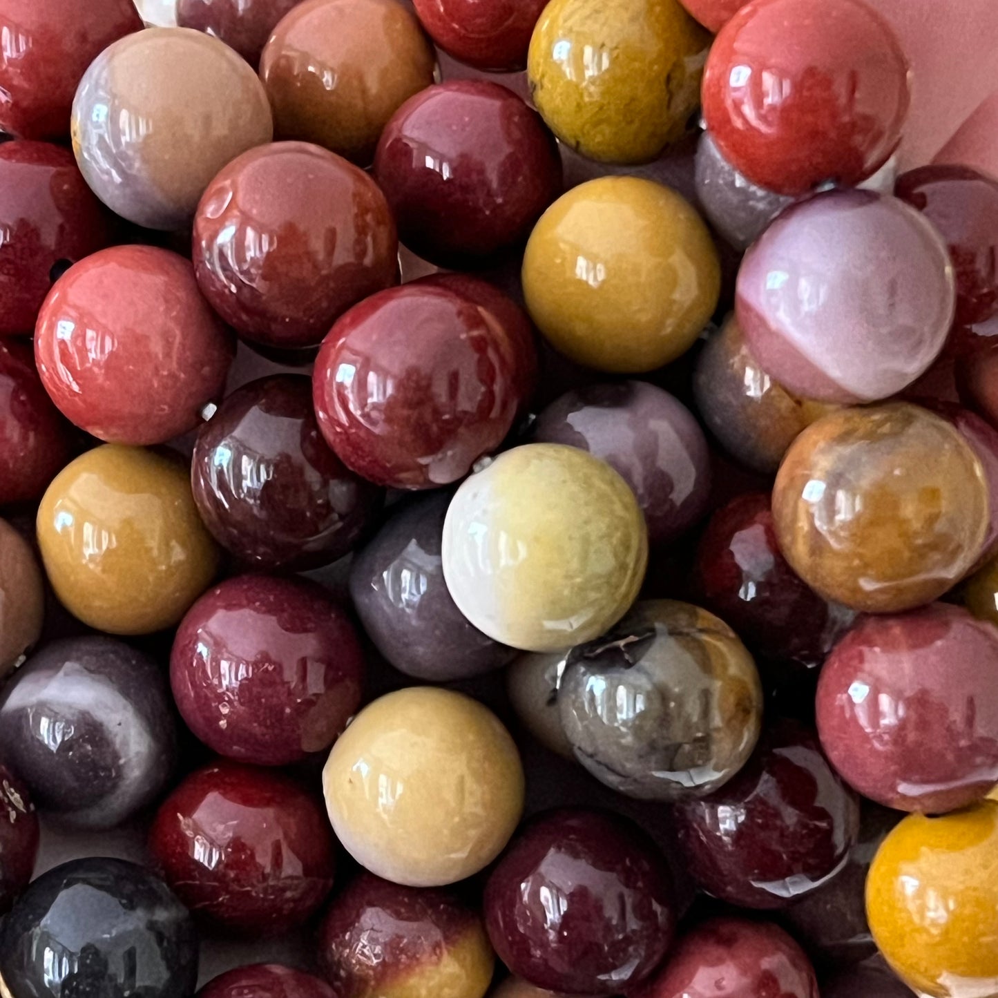 Adventskalender mit 24 Armbändern – Edelsteinzauber für jeden Tag