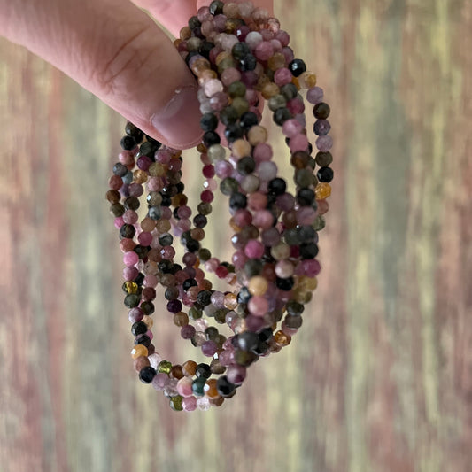 Regenbogen-Turmalin – facettierte 4 mm, 18 cm - Armband