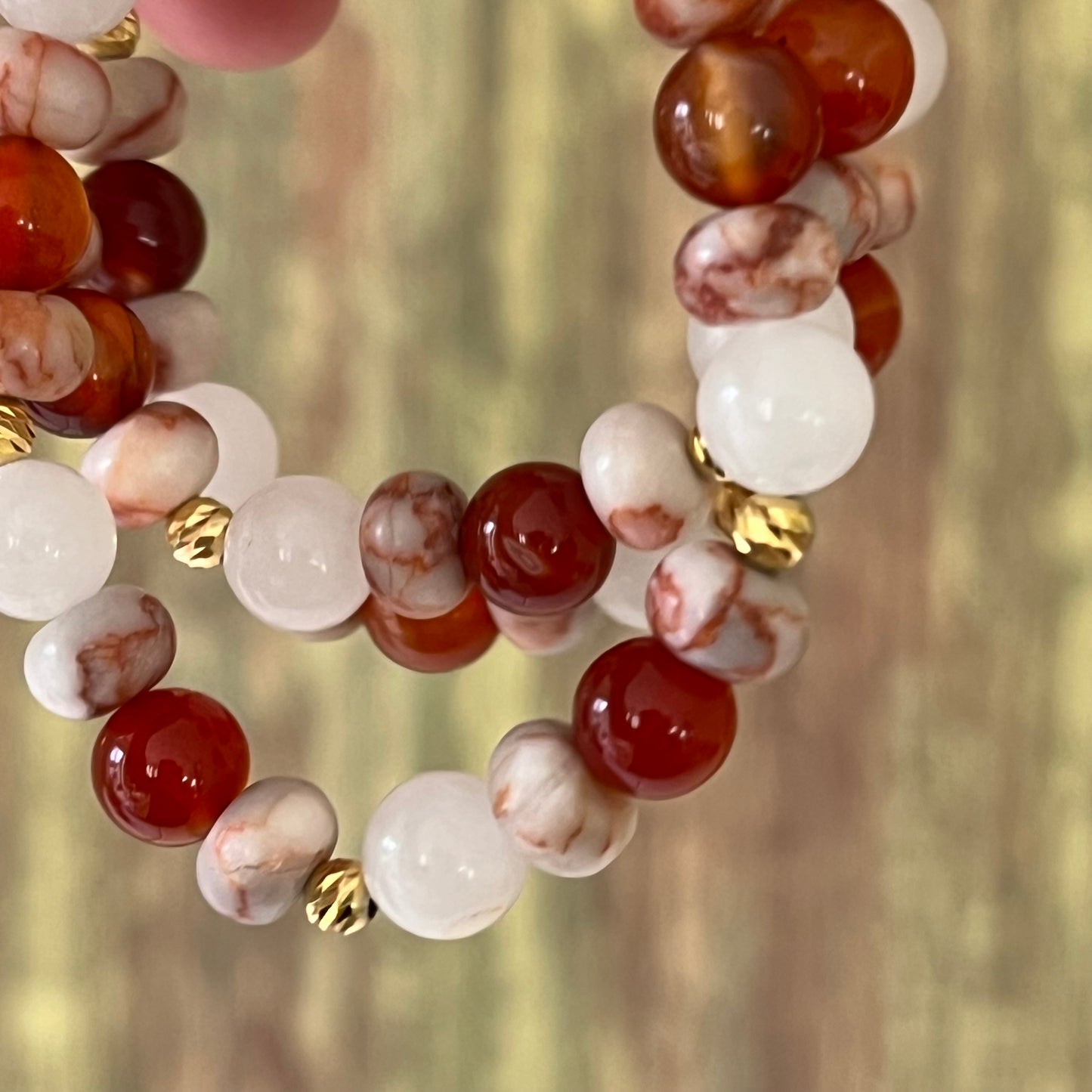 Weißer Mondstein mit Seidenjaspis und Carneol - Armband