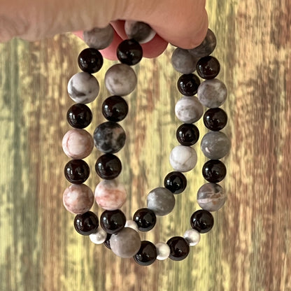 Zebrajaspis mit Granat und 2 matten Silberperlen - Armband