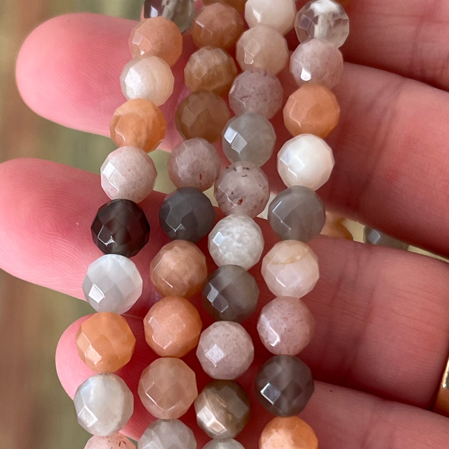 Mondstein (bunt) Armband – facettierte Kugeln 6 mm, ca. 19 cm