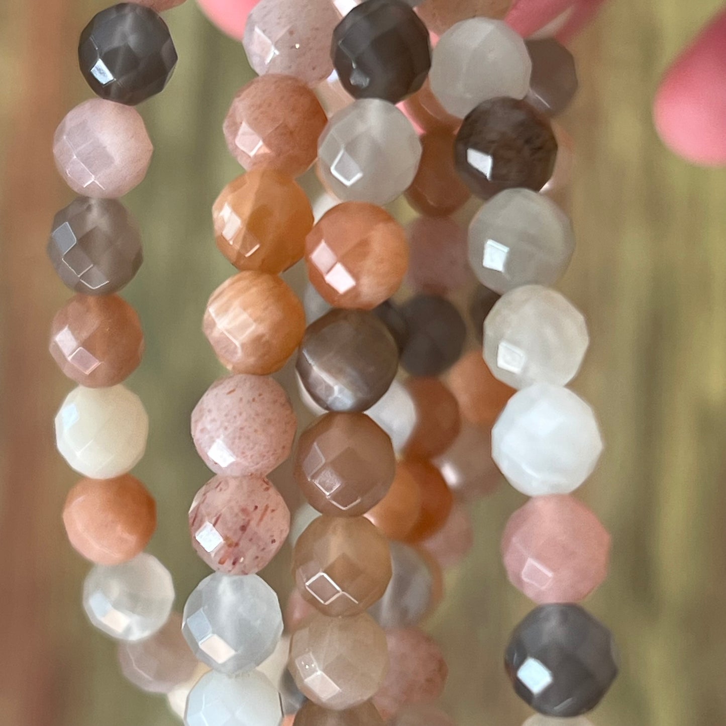 Adventskalender mit 24 Armbändern – Edelsteinzauber für jeden Tag