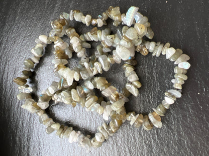 Grauer Mondstein - Splitterarmband