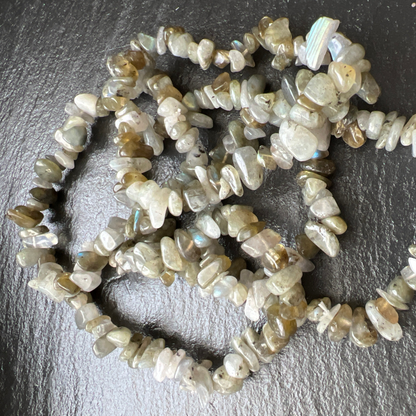 Grauer Mondstein - Splitterarmband