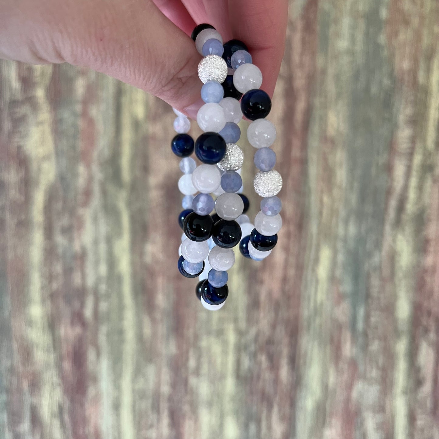 Mondlicht & Nachtblau – Edelsteinarmband mit Mondstein, blauem Tigerauge und facettiertem Achat - Armband