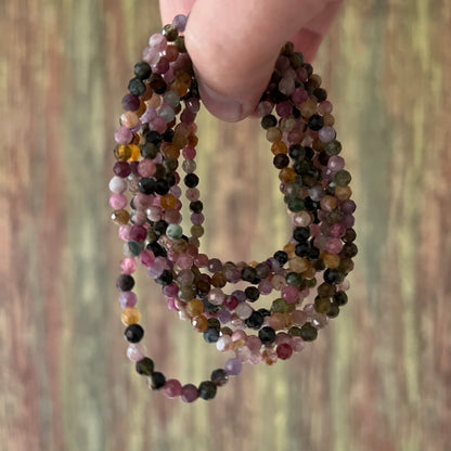 Regenbogen-Turmalin – facettierte 4 mm, 18 cm - Armband