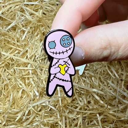 Pin - Voodoo Puppe - Sweet Home Abiata