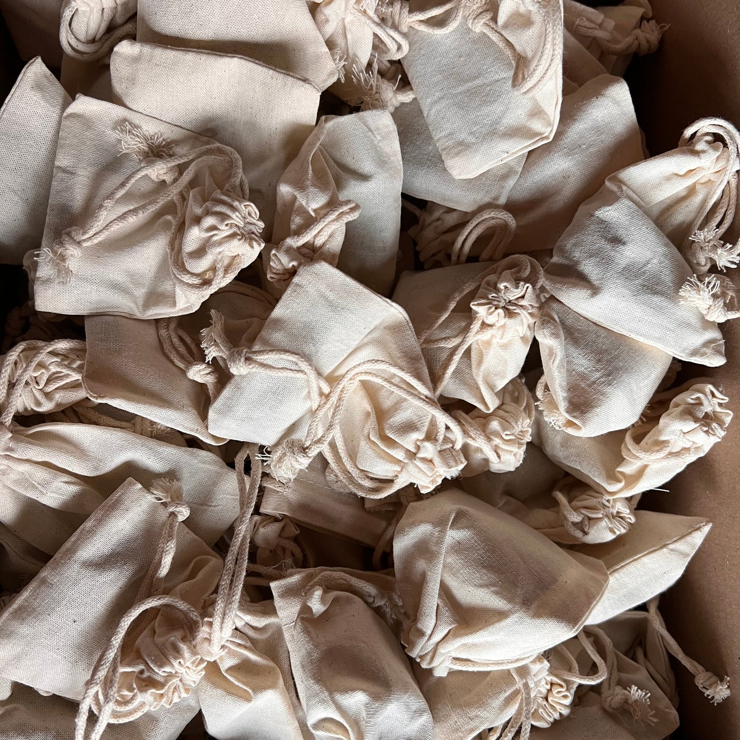 Lucky Stone Surprise Egg | Edelsteinarmband mit Bedeutung | Überraschung