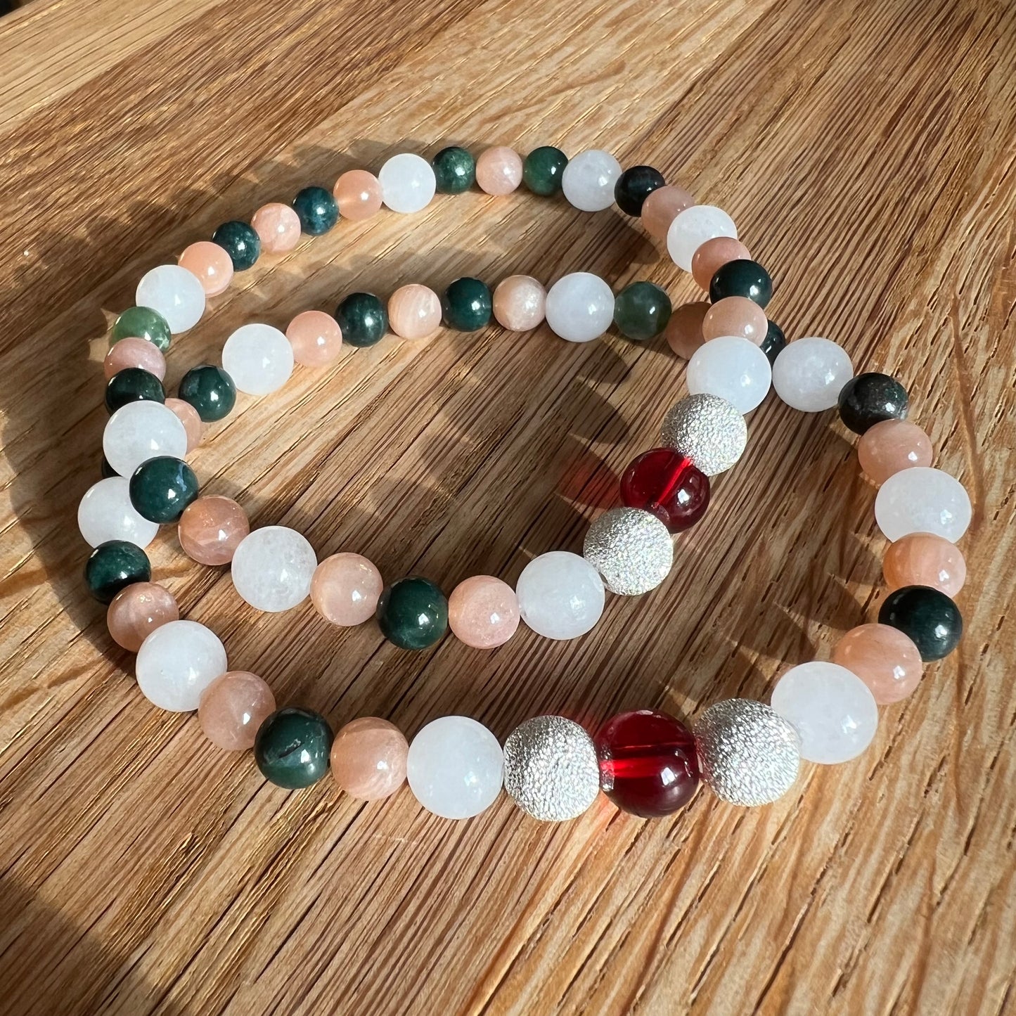 Mondlicht & Waldglanz – Edelsteinarmband mit Mondstein, Sonnenstein, Moosachat und Granat - Armband