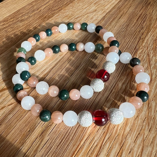 Mondlicht & Waldglanz – Edelsteinarmband mit Mondstein, Sonnenstein, Moosachat und Granat - Armband