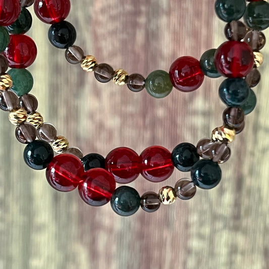 Granat & Waldlicht – Edelsteinarmband mit Moosachat, Rauchquarz und vergoldeter Silberperle - Armband