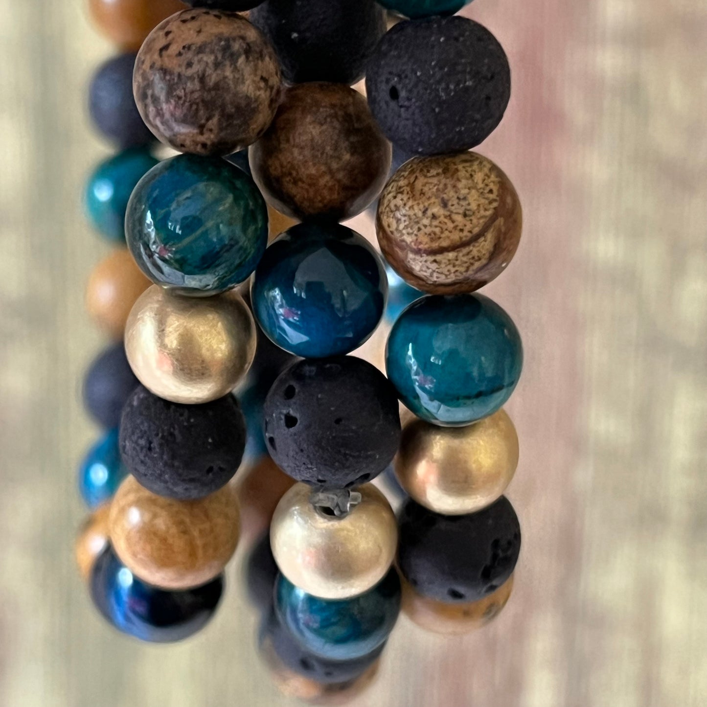 Sky & Earth – Edelsteinarmband mit hellblauem Tigerauge, Lavastein und Bilderjaspis - Armband