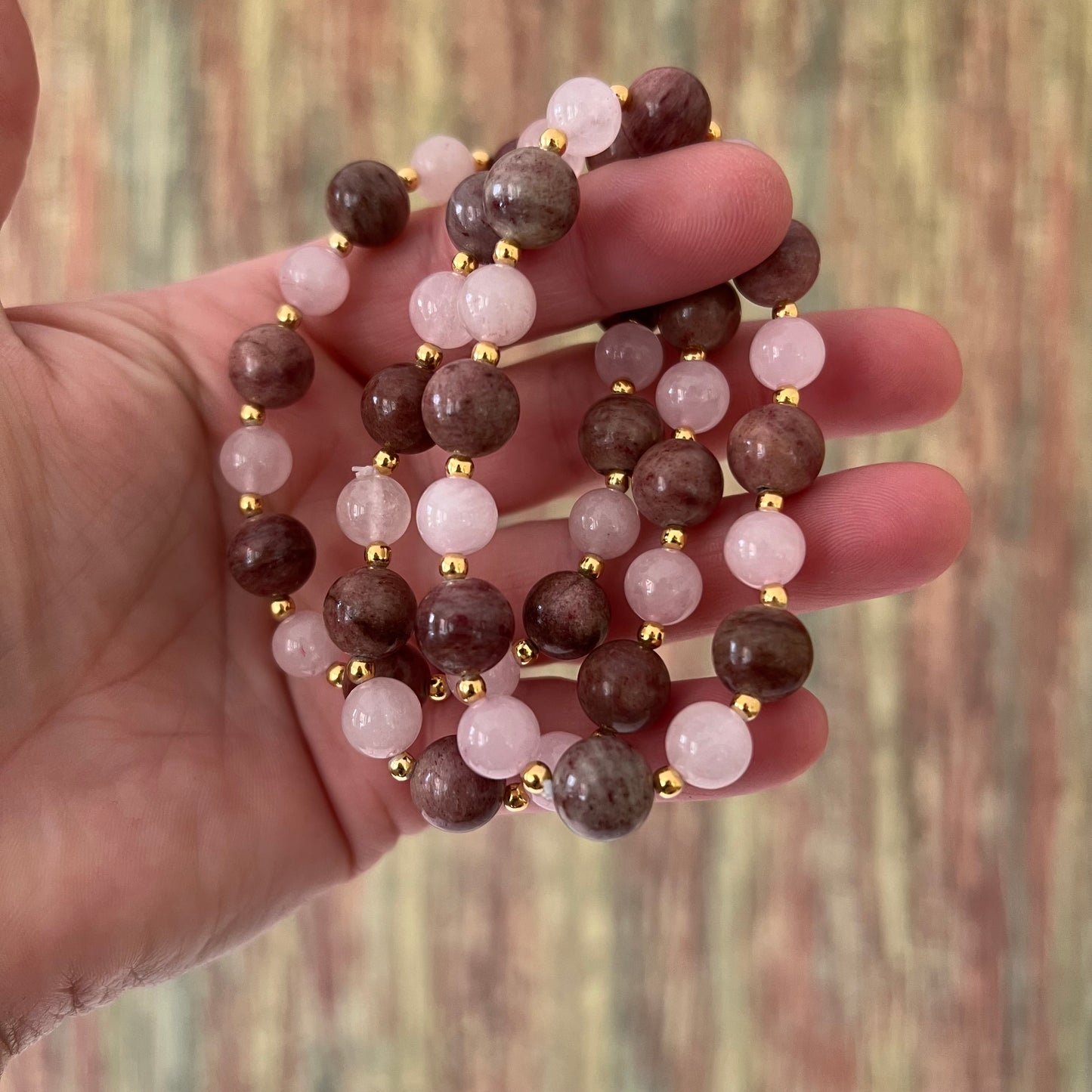 Rosenquarz & Piemonit-Armband mit vergoldeten Silberperlen