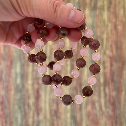 Rosenquarz & Piemonit-Armband mit vergoldeten Silberperlen