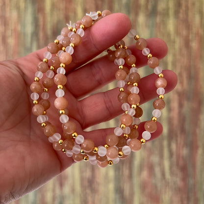 Sonnenstein & Bergkristall-Armband mit vergoldeten Silberperlen