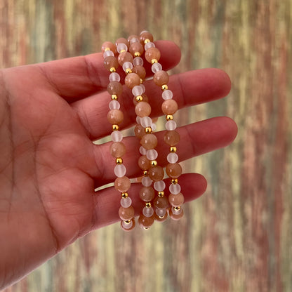 Sonnenstein & Bergkristall-Armband mit vergoldeten Silberperlen