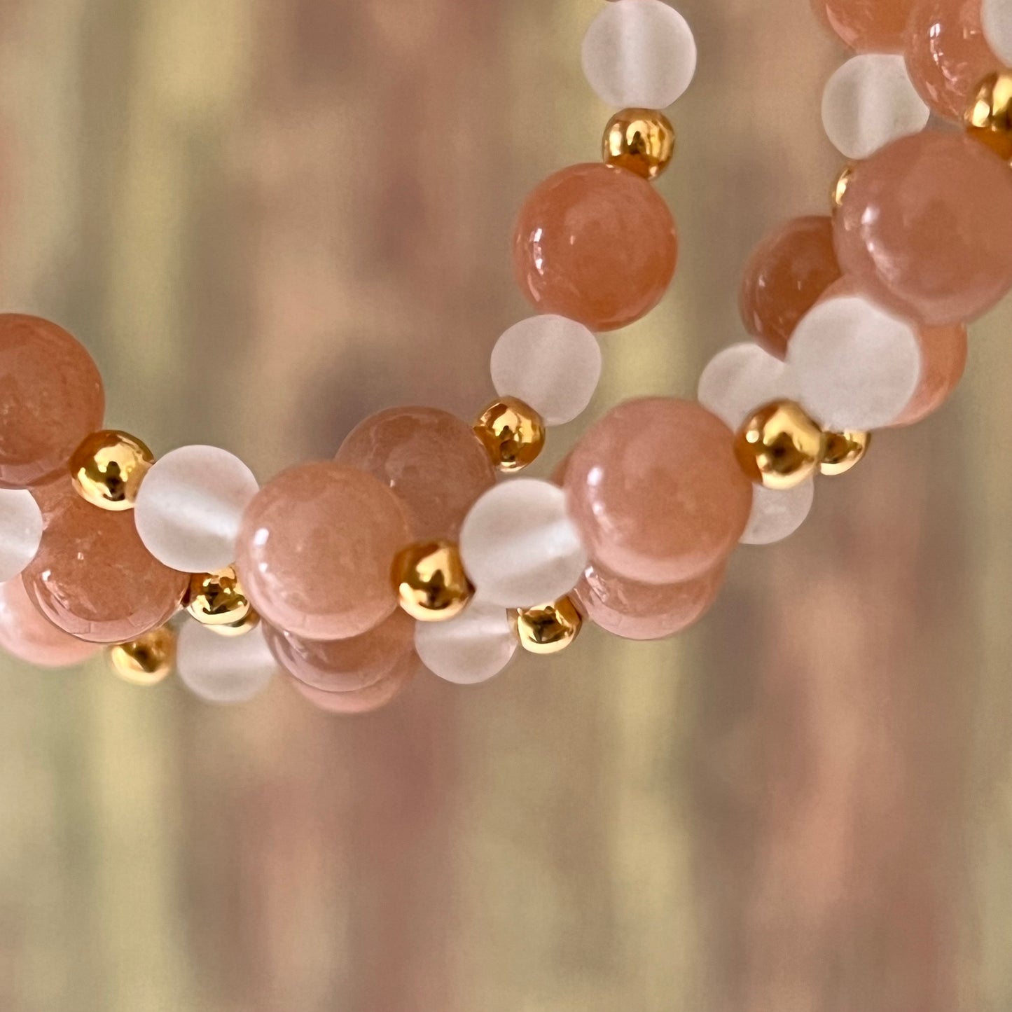Sonnenstein & Bergkristall-Armband mit vergoldeten Silberperlen