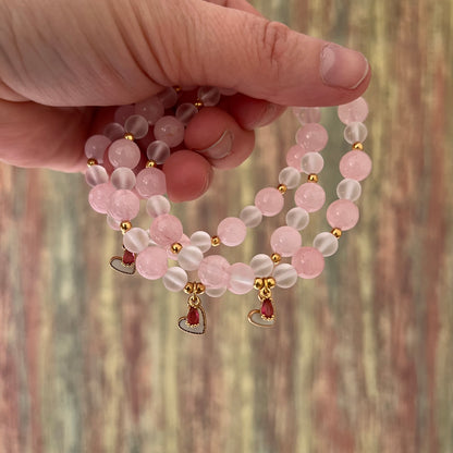 Rosenquarz & Bergkristall-Armband mit 1 Herz-und 1 Tropfenanhänger