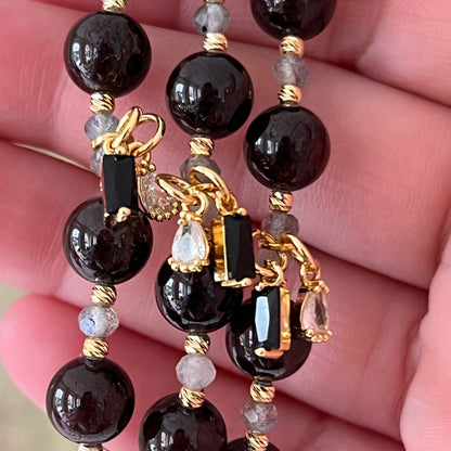 Granat & facettierter Labradorit mit 2 Steinanhängern - Armband