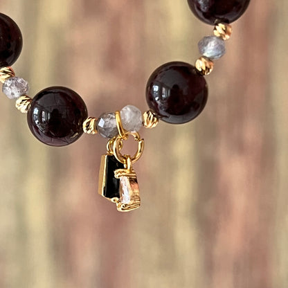 Granat & facettierter Labradorit mit 2 Steinanhängern - Armband