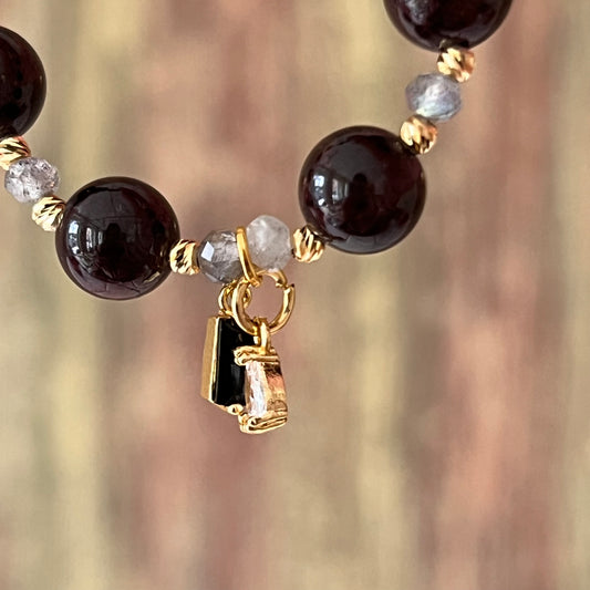 Granat & facettierter Labradorit mit 2 Steinanhängern - Armband