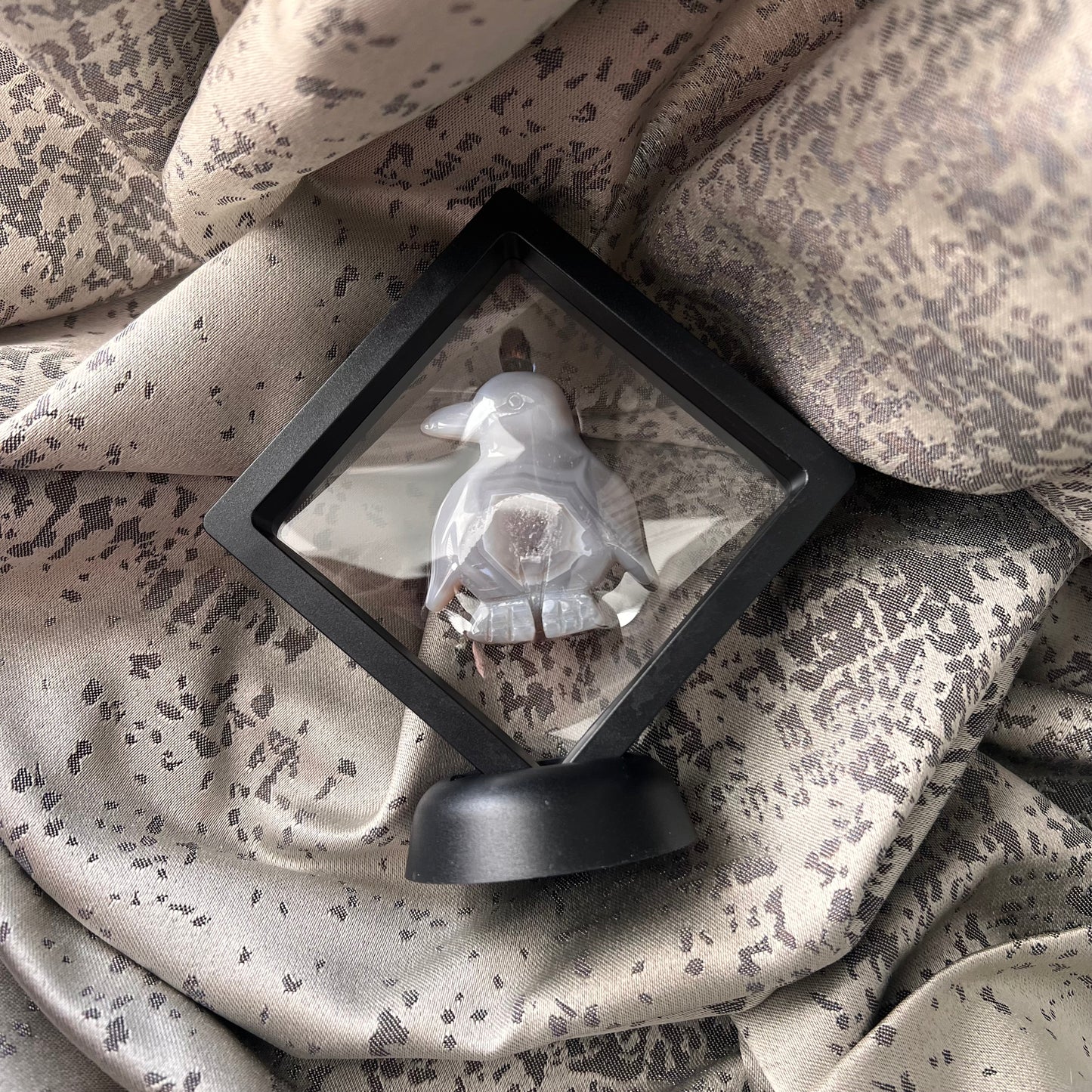 Schwebender Präsentationsrahmen 9×9 cm – für Edelsteine & Armbänder