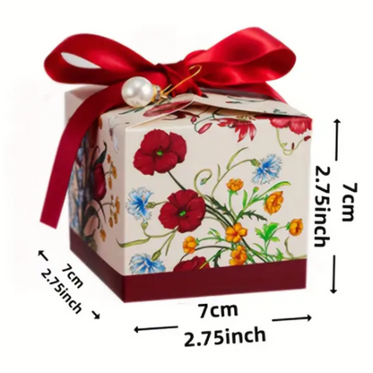 Geschenkbox mit Blumenmotiv – Rot