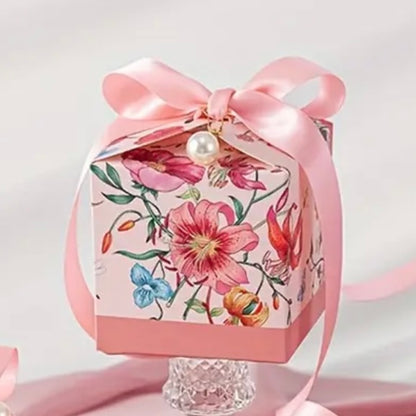 Geschenkbox mit Blumenmotiv – Rosa