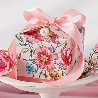 Geschenkbox mit Blumenmotiv – Rosa