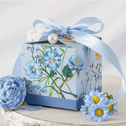 Geschenkbox mit Blumenmotiv – Blau