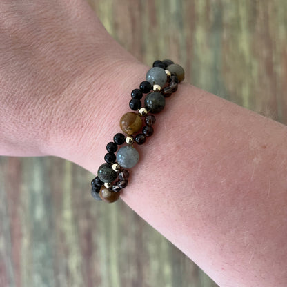Kraft Lawrence | Spice & Wolf inspiriertes Edelsteinarmband – Labradorit, Naturjaspis & Drachenblutstein